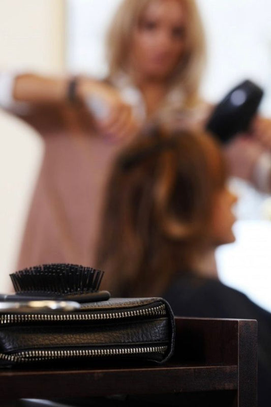 How to retain professionals in the beauty salon?