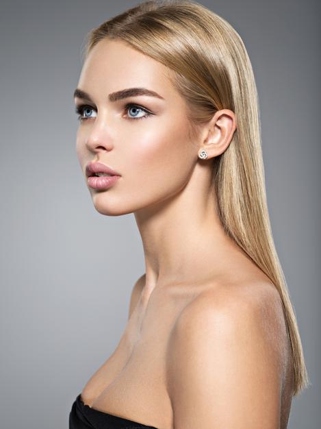 Keratin hair straightening and restoration. Features of the procedure.